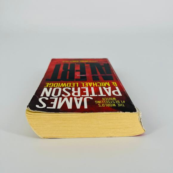 Alert, a paperback book detective novel by James Patterson - Good Used Condition - Picture 5 of 11